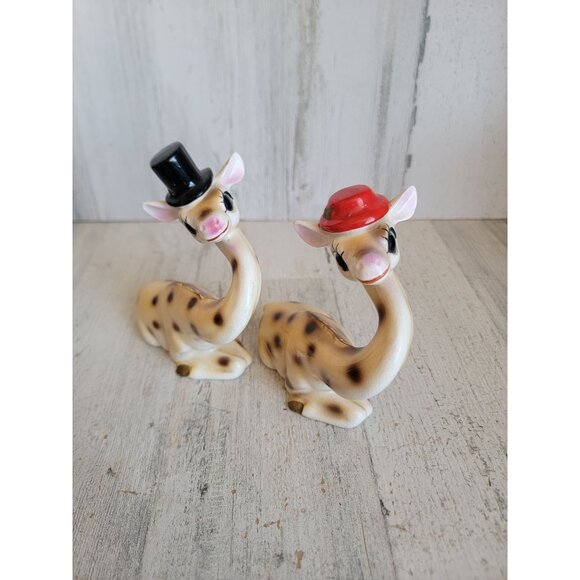 Vintage giraffe kissing salt pepper set unique decor couple - Picture 1 of 10